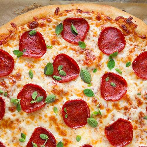 طرز تهیه پیتزا پپرونی، چطور یک پیتزای خانگی بی‌نقص بپزیم؟